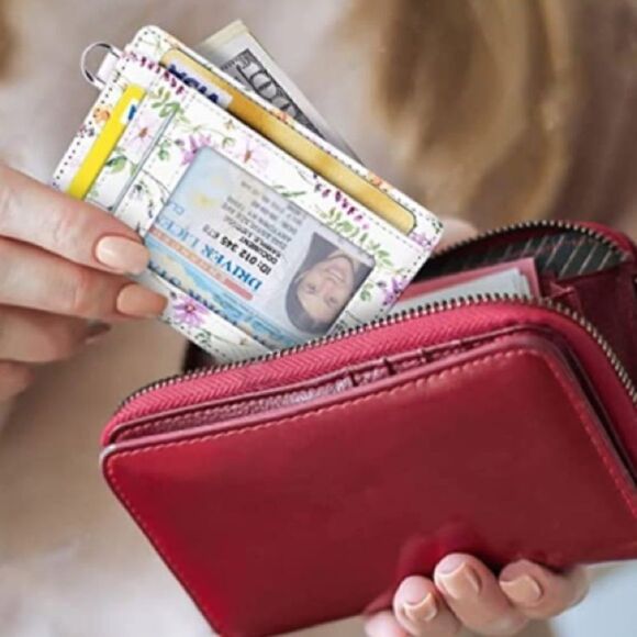 White Daisy Leather ID holder - Picture 3 of 4